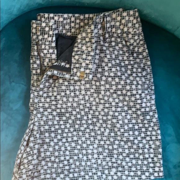 CASLON•SHORTS - Picture 2 of 6